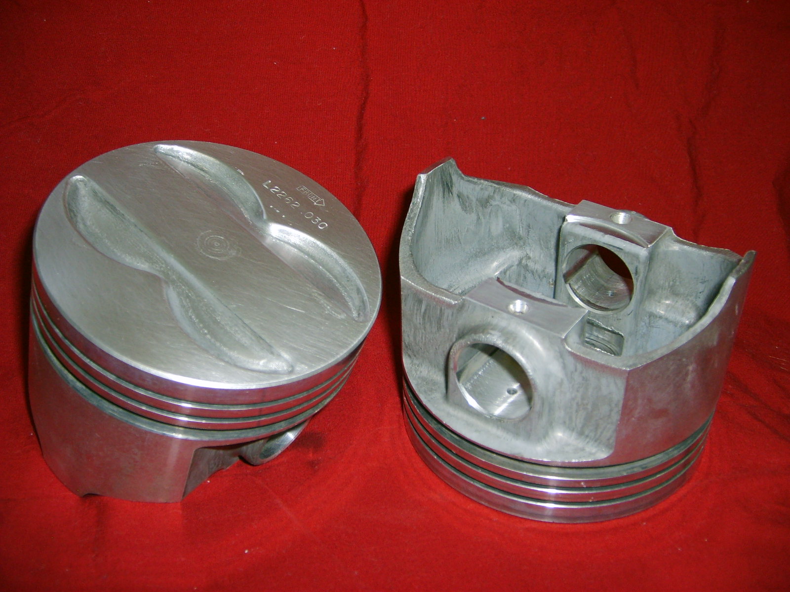 TRW L2262-30 Pistons